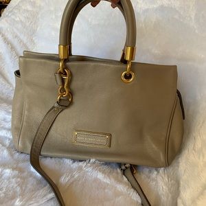 MARC BY MARC JACOBS grey/taupe pebbles leather bag